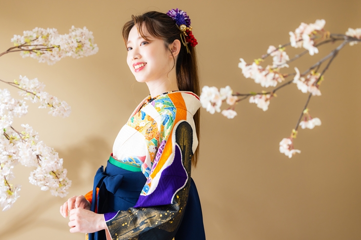 袴姿で卒業写真|前撮り撮影のメリット・デメリット