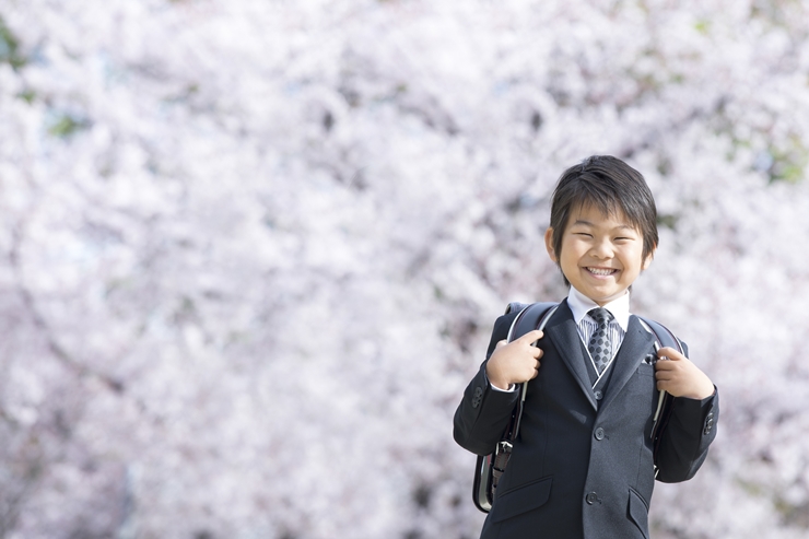 定番!桜の木の下でランドセルを背負って