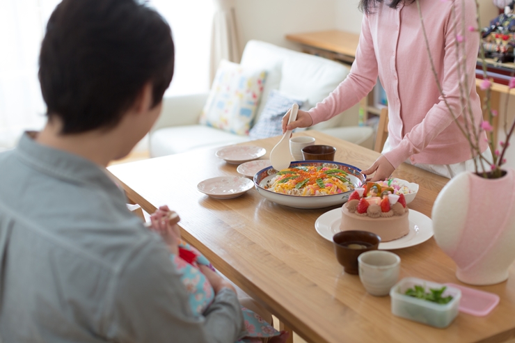 初節句を食事会でお祝い 場所や内祝いなど決めておくことをチェック こども写真館スタジオアリス 写真スタジオ フォトスタジオ