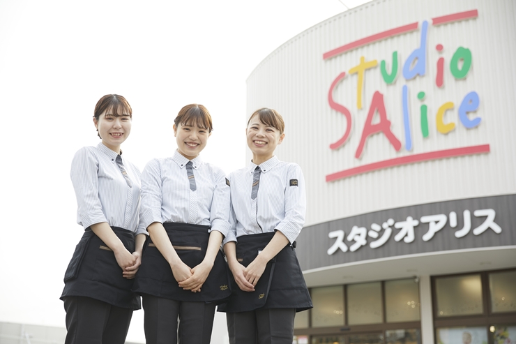 ひな祭りのお祝いはスタジオアリスで◎豪華なお飾りも登場