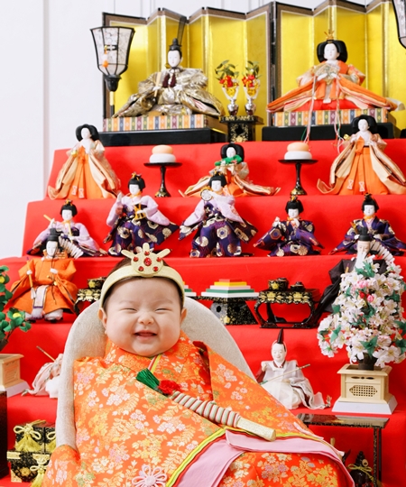 七段飾りと撮影できる!ひな祭りらしい記念写真を