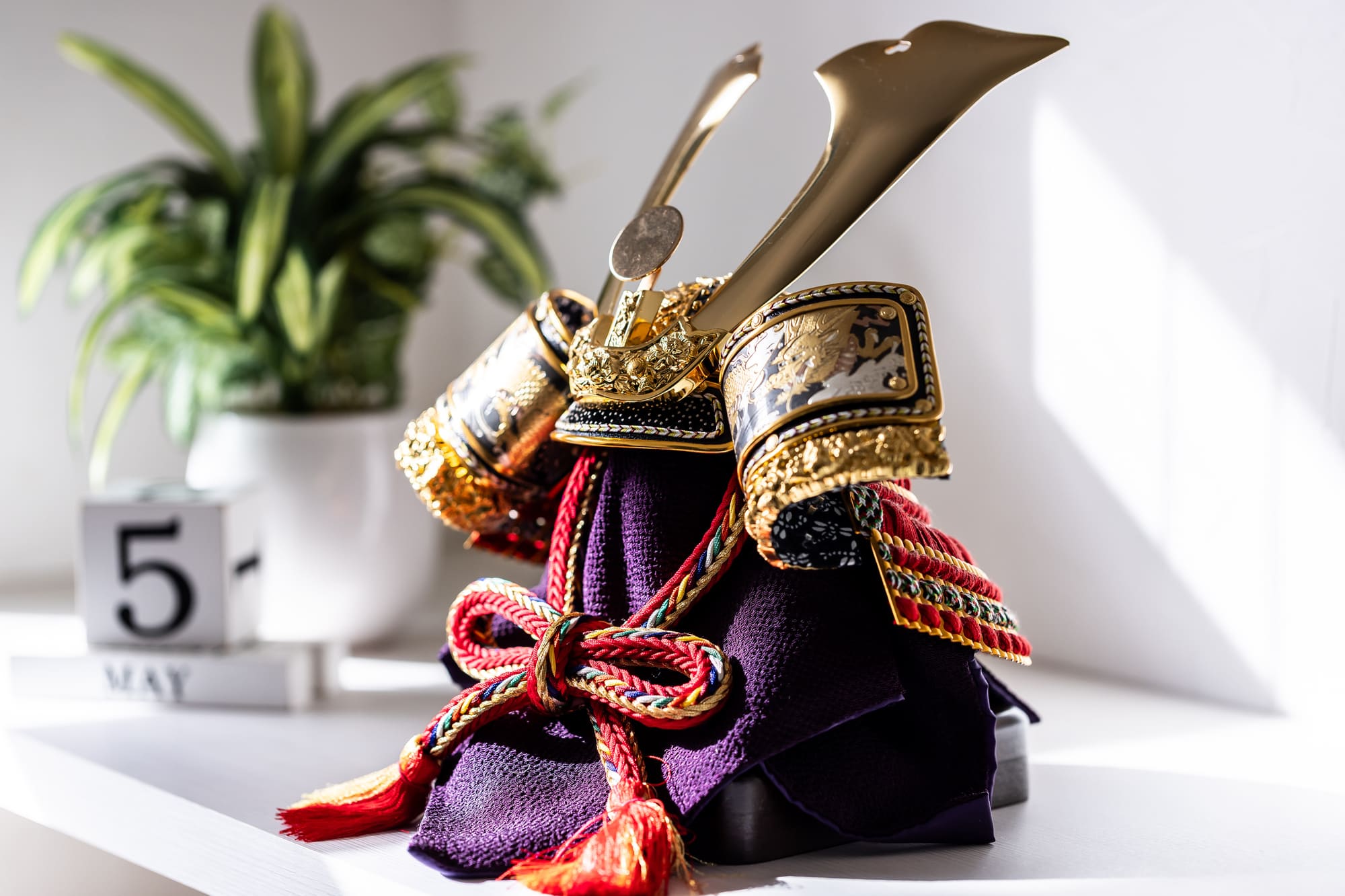 端午の節句・こどもの日に鎧兜を飾る意味とは